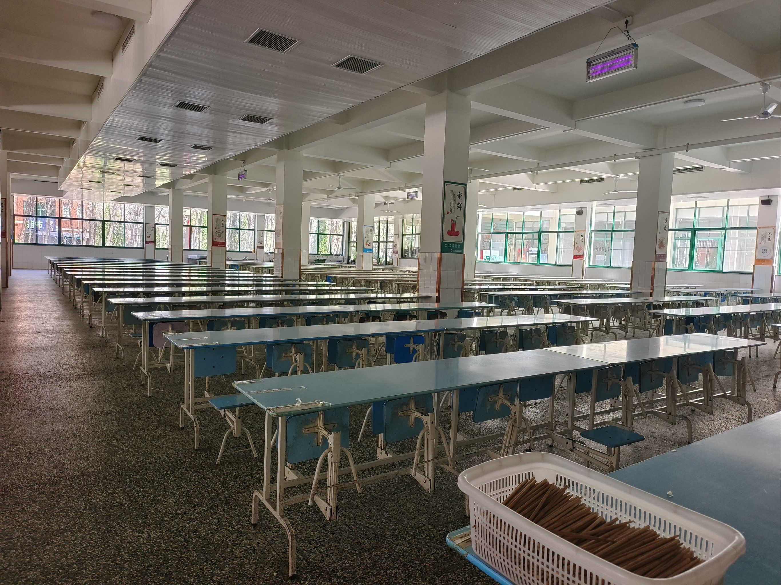 麓谷高级中学食堂